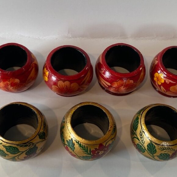 Vintage Painted wooden Holiday/ Christmas Napkin Rings. 7 Rings - Picture 3 of 10